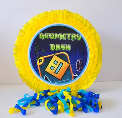 Пинята Геометри Даш / Geometry Dash, две лица 40х40 см