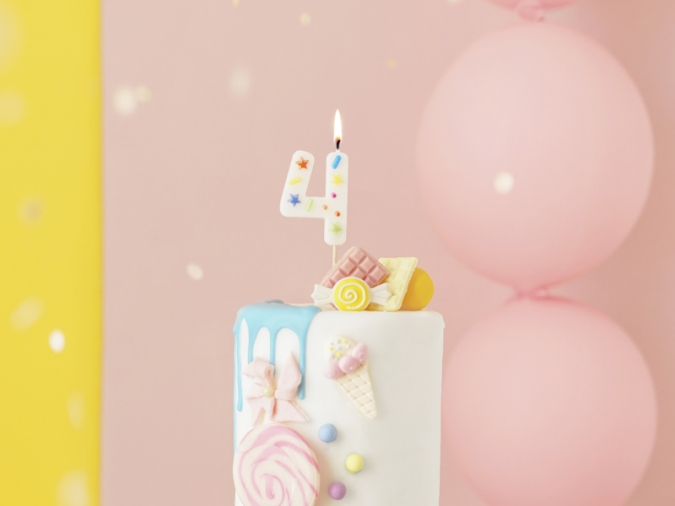 Свещичка цвят бял с конфети, цифра 4 /Pd/