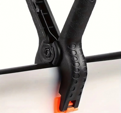 Пластмасова щипка за винил и балони, 9,3см /Tm/