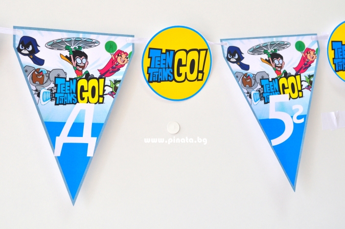 Персонализиран банер Честит Рожден Ден Малките Титани, с включени 2 бр. флагчета бонус