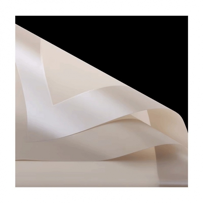 Опаковъчна хартия с борд, цвят бежов, 57 х 56см. /Km/