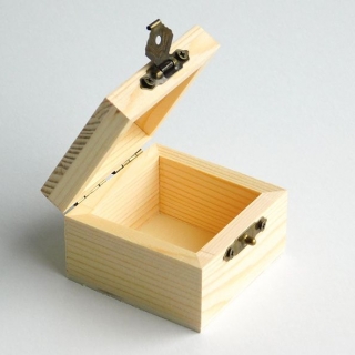 Дървена кутия 8х8х5см /Sa/