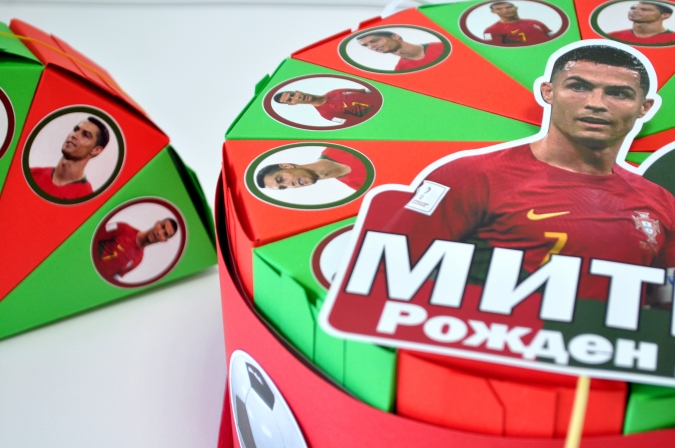 Хартиена торта с тематична декорация и персонализация Кристиано Роналдо